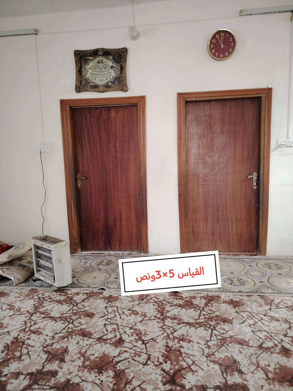 بيت للبيع خلف جامع الحديان
250 متر  واجهة البيت 10 متر 
غرفتين وصالة ومطبخ واستقبال 
للاستفسار ***********
المنطقة قيد التاهيل ماء ومجاري جديده
