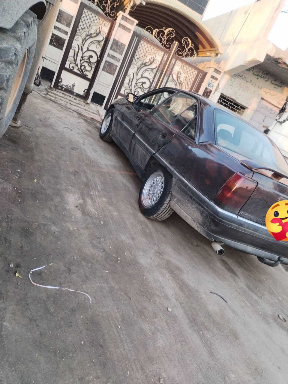 سلام عليكم للبيع اوميكا مديل 1991 حجم 20كير ومحرك شرط صخم تايات ويالا جديد كربياتها كلها شغاله سيارا صبغ جماليا فقط رقم نينوى اجنبي  بسمي سيارا مال جناي سعر 38مكان موصل جانب اليمن الستفسار هاذا رقم*********** *********** وبيهن واساب ذنينهم
