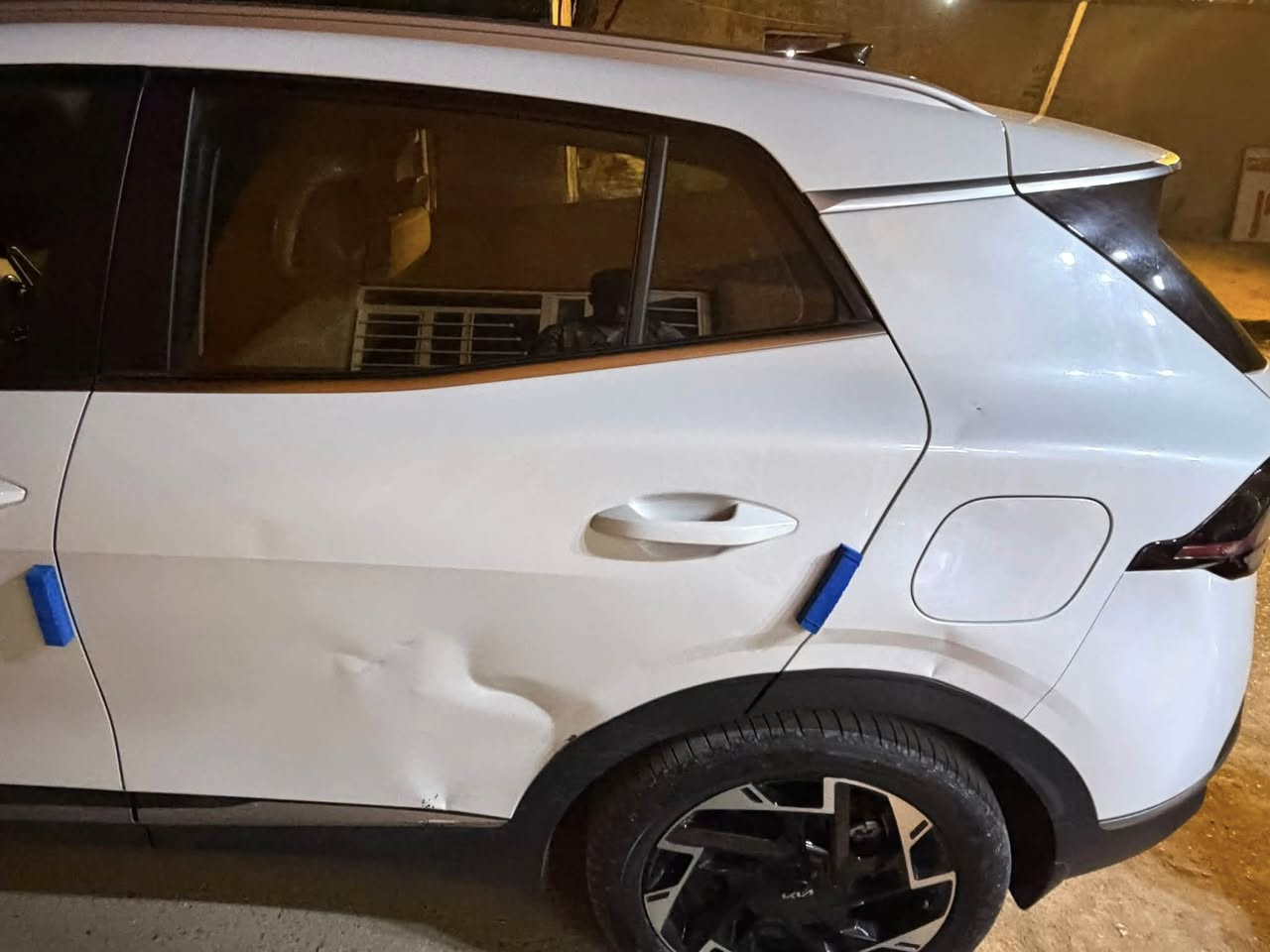 سبورتج2024خليجيه ماشيه 50الف
كشنات كهرباء 
جنطه كهرباء 
كشنات تدفاء
قطعتين تبريد 
سياره بس هذا الباب ونطخت عندي بس هاي سياره نضيفه فول جديده 
سعر اتصلً 
رقم بغداد انكليزي 
سنويه مشروع وطني 
اي ستفسار عله رقم ***********
مكاني بغداد الغزاليه
