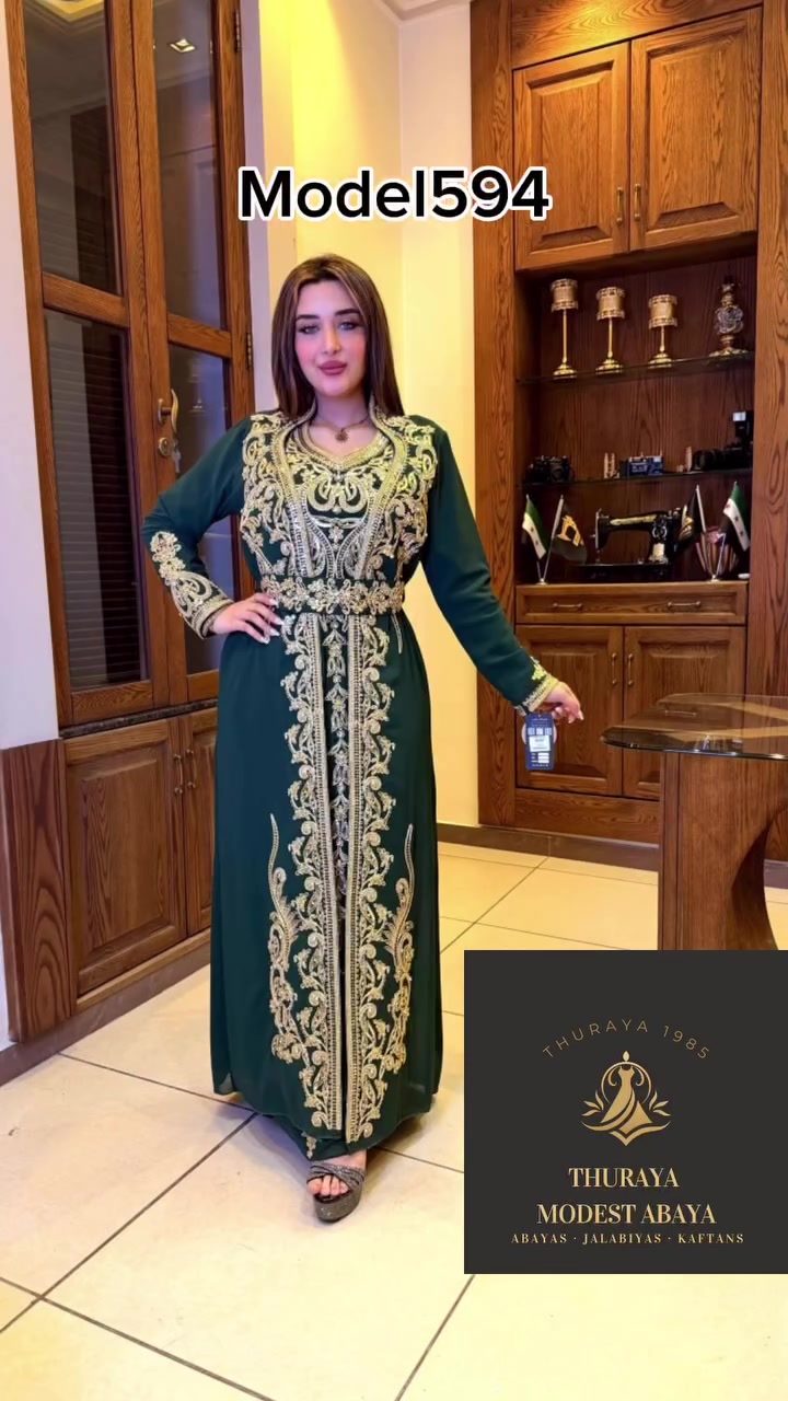 قفطان السلطانة — Thuraya Modest
👑 قماش جورجيت فاخر ناعم
💎 تطريز ذهبي يدوي كثيف بزخارف ملكية
✨ نقوش تغطي الصدر والوسط والأطراف
💫 حزام ذهبي أنيق يبرز القوام
🌟 إطلالة سلطانة لا تُنسى
🎨 الألوان المتوفرة:
🍷 خمري · 🖤 أسود · 💚 أخضر زمردي
🩶 رمادي لافندر · 🤍 أبيض · 🩵 أزرق سماوي
📐 المقاسات: S · M · L · XL · XXL
💰 البيع:
• بالجملة: سعر خاص للتجار
• بالمفرق: تواصلي للسعر
🚚 التوصيل:
• 🇸🇾 جميع مناطق سوريا
• 🌍جميع دول العالم
📩 واتساب:
wa.me/963933022876
 #vibes #fyp #كلابيه #абая #abaya


**إذا كنت صاحب هذا الإعلان وتريد حذفه لأي سبب، رجاءا أرسل رسالة إلى الدعم الفني**