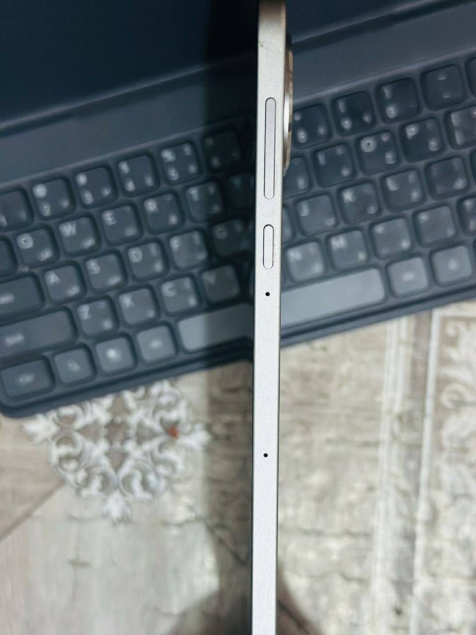 باد 10 هونر بعد شركة كامل ملحقاتها مع الكارتون او وصل الاستلام فقط الشاشه مفطوره مثل ماموضح بالصوره بدون أي تأثير على الشاشة شرط الفحص والضمان/ السعر 350 للاستفسار *********** سوق الشيوخ
