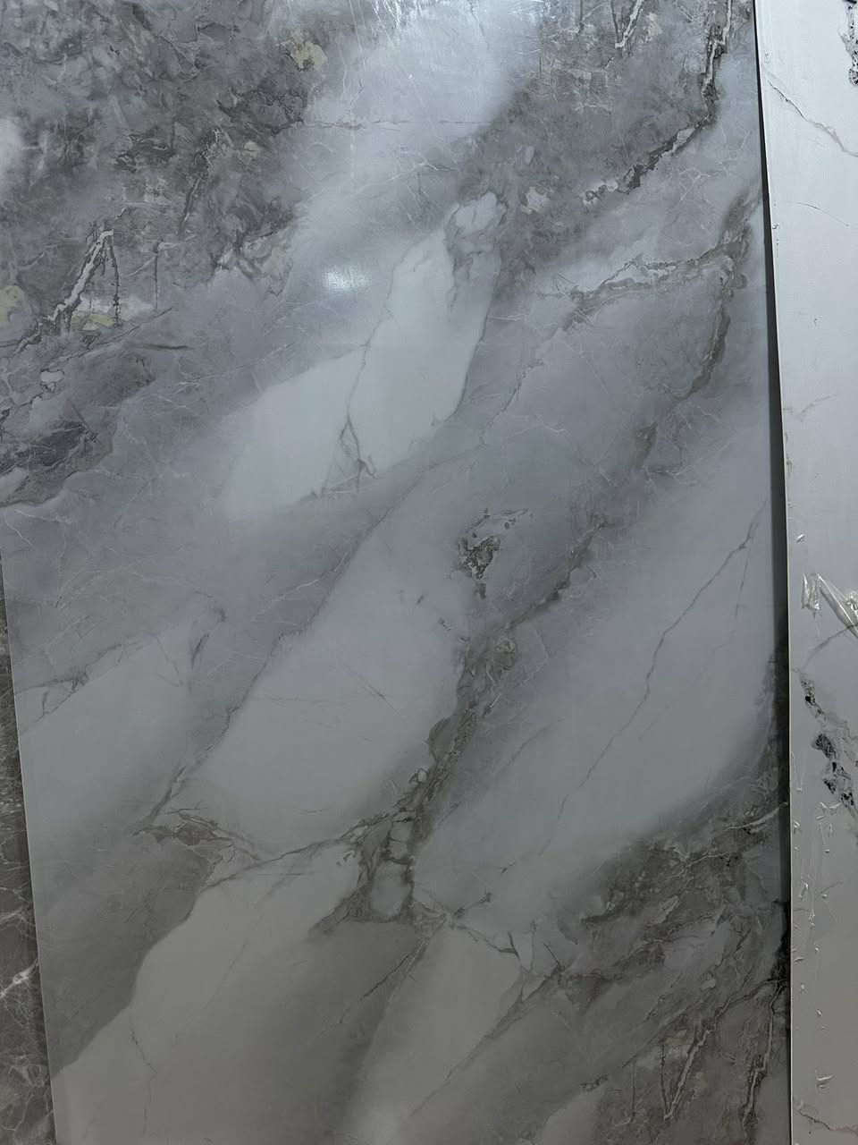 معرض الجواهر للديكورات
كل أنواع الديكورات الحديثة نقشات فوم مختلف الأحجام سحبات فوم بنلات فوم ملكي جبسوم بورد حديد ثقيل سقوف ثانوية مختلف الموديلات جدار بلاستك ثريات انارة بردات زيبرا تركي بديل رخام بديل خشب بديل شيبورد وكل أنواع الديكورات الحديثة
العنوان: مقابل مفرق الزاوية
***********
