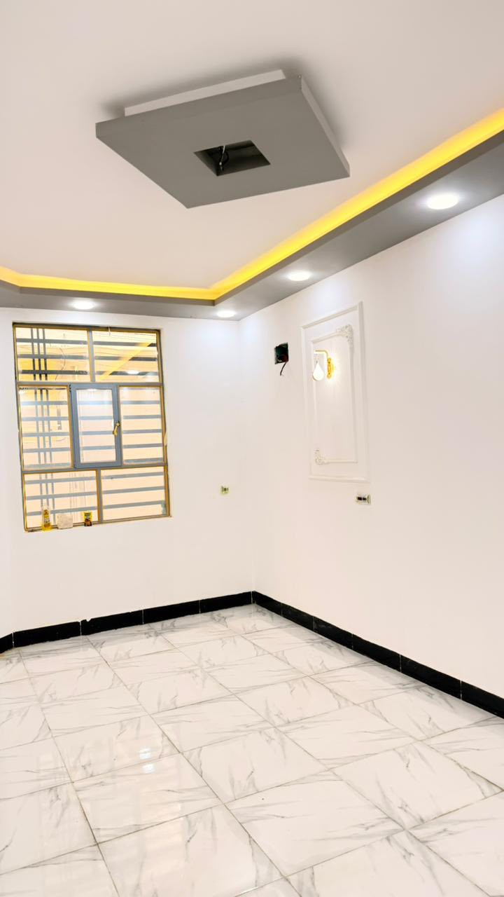 دار للبيع – بيع مستعجل ***********
المساحة: 150 متر

الموقع: النجف الأشرف، حي ميسان قرب سكلة الكرعاوي

البناء درجة أولى، أساس كونكريت وسقف كونكريت، البناء طابوق جمهور.

تتكون من: غرفتين نوم، صالة، مطبخ، استقبال، حمام داخلي وحمام خارجي.

البيت زراعي إقرار محكمة.

السعر: 58 مليون مع المجال .

للاستفسار: ***********
