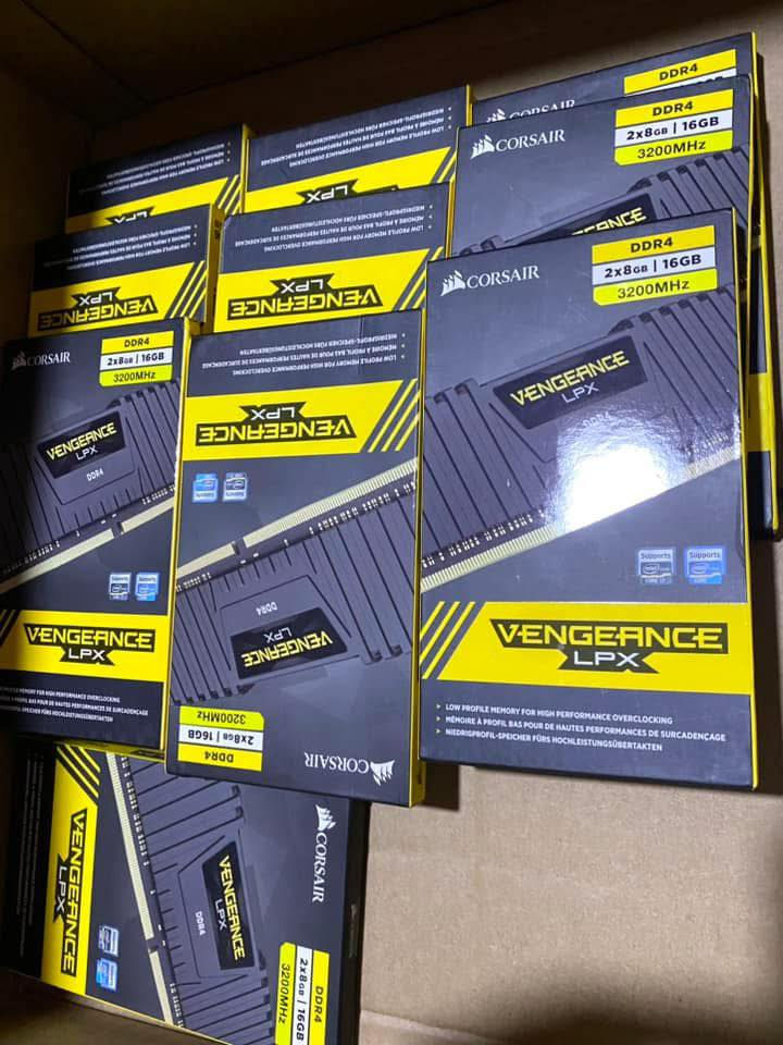 لحك على السعر 🔥
RAM CORSAIR VENGER 2x8=16 GB
 لحك على السعر.  🔥🔥DDR4 . 3200 MHz
السعر 80 ألف 🔥🔥


**إذا كنت صاحب هذا الإعلان وتريد حذفه لأي سبب، رجاءا أرسل رسالة إلى الدعم الفني**