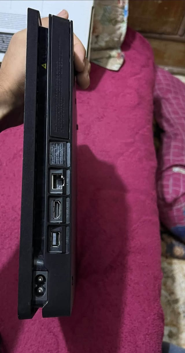بلي فور سلم لوك ستيكر نضافه90%  ونلاين جهاز ممهكر 
ملحقاته كارتونه وغراضه كامله جوستك فقط 1/يو بي إس اصلي اخذته ب50 وحده مستعمل اقل اسبوع /قراص 3 جي تي اي 5+فيفا 23 +فيفا13/  تاخذه كامل من عندي وتدعيلي كل مشكله مابيه على ايدي / سعره275رجائن الميعجبه سعره ليكسر بيه لان جهاز منطيكياه كامل ملحقات ومتلكه بهيج سعر / عنواني بغداد شعب رقمي*********** موجود خاص وعرقم 🤍.
