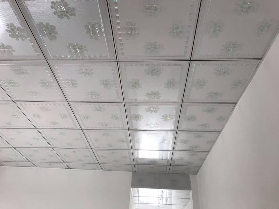 سلام عليكم 
خلفه سقوف ثانويه وديكورات وصباغ وشغل درجه اولى  متفرغ حاليا اي ستفسار اتصل ***********
