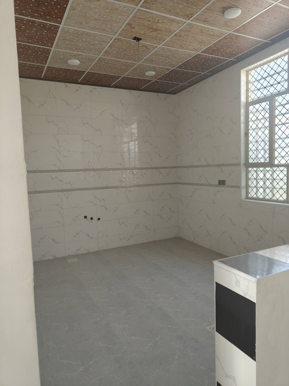 يا الله دار البيع مساحه 100متر مربع طابو زراعي سند 25 تبليط ناره ليليه ورصفه كهرباء شارع 12متر عنوان شارع الاصب عمود 335اخط الاول سعر 42وبيه مجال ***********تتوفر جميع مساحات من عرصات وبيوت
