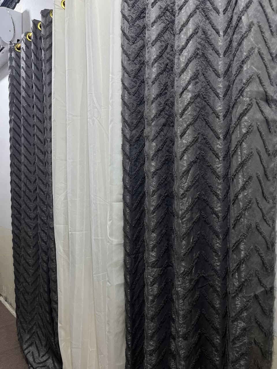 برده بوهيمي 3 قطع مع تول. تتكون من نقشتين ثقيله جداً الصراف 

ارتفاع 3.10 عرض 4.5 حقيقي 
السعر 25.000دينار عراقي

 ملاحظه. تول بوهيمي
يوجد خدمة توصيل 5 لكل المحافظات

 للحجز والاستفسار وتساب ***********
راسلوني خاص  🦋🤎🌈
