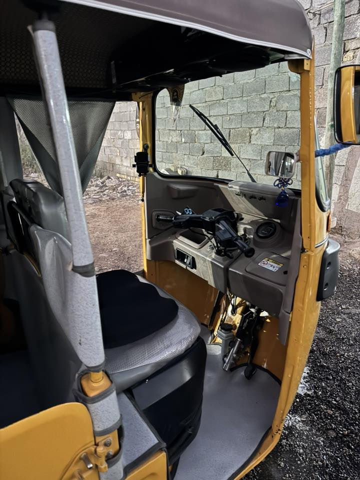 تكتك موديل 21 مصبوغة عام تعمير جديد  مكاني بغداد مدينة الصدر السعر 7200 رقم وسنوية رقمي ***********
