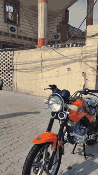 السلام عليكم دايون برتقالي موديل2023 وكيله ثامر خلخال اوراق اصولي دراجه كفاله عامه من كلشي مكينه مكفوله السعر 1600 وبيه مجال المكان كربلاء حي العامل الرقم ***********
