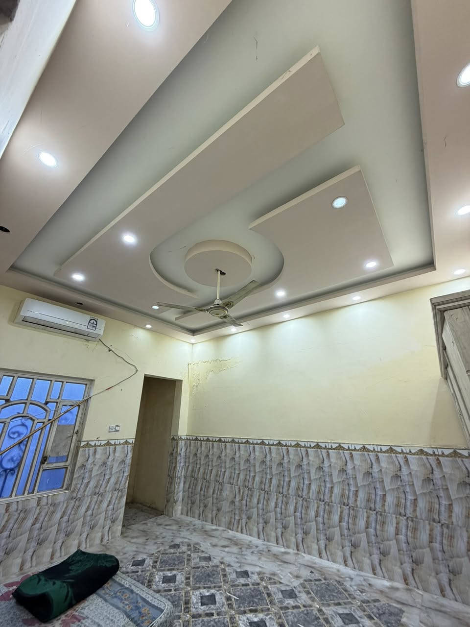 وعلى بركه الله تعالى
يتوفر دار سكن مساحه 200 متر
نوع العقار طابو ملك صرف زراعي عراقي 
العنوان ابي الخصيب منطقه محيله بدايه شارع الوسطي 
محتويات البيت
غرفه منام. وكذالك يرهم غرفتين 
ودوانيه 
وصاله 
ومطبخ 
ومناور 
وترك خلف البيت 
وصحيات داخلي وخارجي
وكراج سياره 
بيت فارغ وجاهز للسكن 
ئي استفسار اتصل وتدلل 
*********** سيد علي
