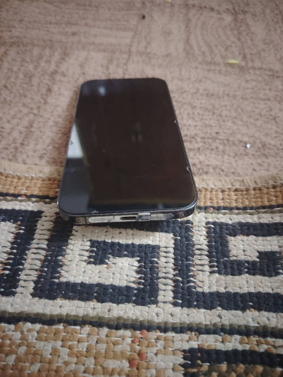 السلام عليكم 13برو ماكس  استعمال قليل بطاريه 100كامل هوه وملحقاته مكفول من كلشي جهاز بعده الك السعر 800  
***********
