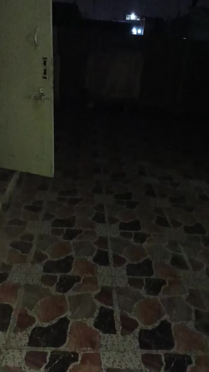 لدينا شقه في حي الوحدة قريب مدرسة المامون تتكون من غرفة نوم وهول ومطبخ وصحيات وارجو ل***********
