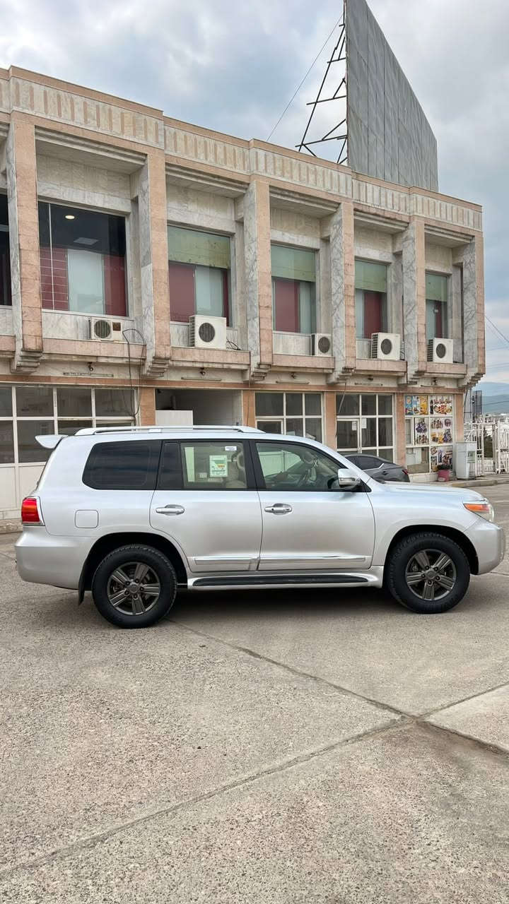 لاندكروزر 2013 V8‎
فول مواصفات 
شغال ( تشغيل عن بعد )
بصمه
ابواب بصمه
‏‎كشنات جلد
‏‎ستيرن فوليوم
جامات اوتو 
‏‎كشن كهربائي
‏DVD بالسقف
‏‎كاميرة
‏‎سلايد 
‏‎شاشه
‏‎لايتات زينون

‏‎ماشية ٢٠٠ الف
‏‎محرك كبس ما مفتوح
‏‎السيارة حلوه بمعنه الكلمه

‏‎ملاحضات:

‏‎جاملغ و باب سكن اثر طخه صابغين علمود لون
‏‎راس جاملغ سايق بيه تعديل

‏‎مكان السيارة عقرة 
‏‎رقم تلفون ☎️ 
( *********** )
