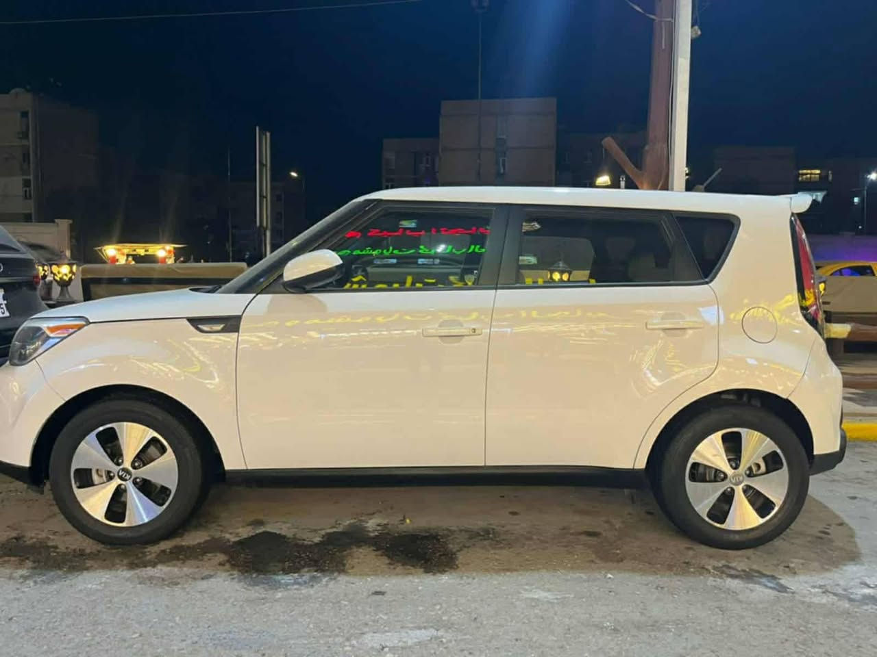 سلام عليكم عندي سياره للبيع كيا صول موديل 14 امريكي ماشيه 89 حجم المحرك 1600 جي تي اي حادثه بل الصور بيه صبغ مؤشرات باللون الاحمر مكان السياره بغداد الشعب رقم الموبايل *********** رايد 110 بيه مجال
