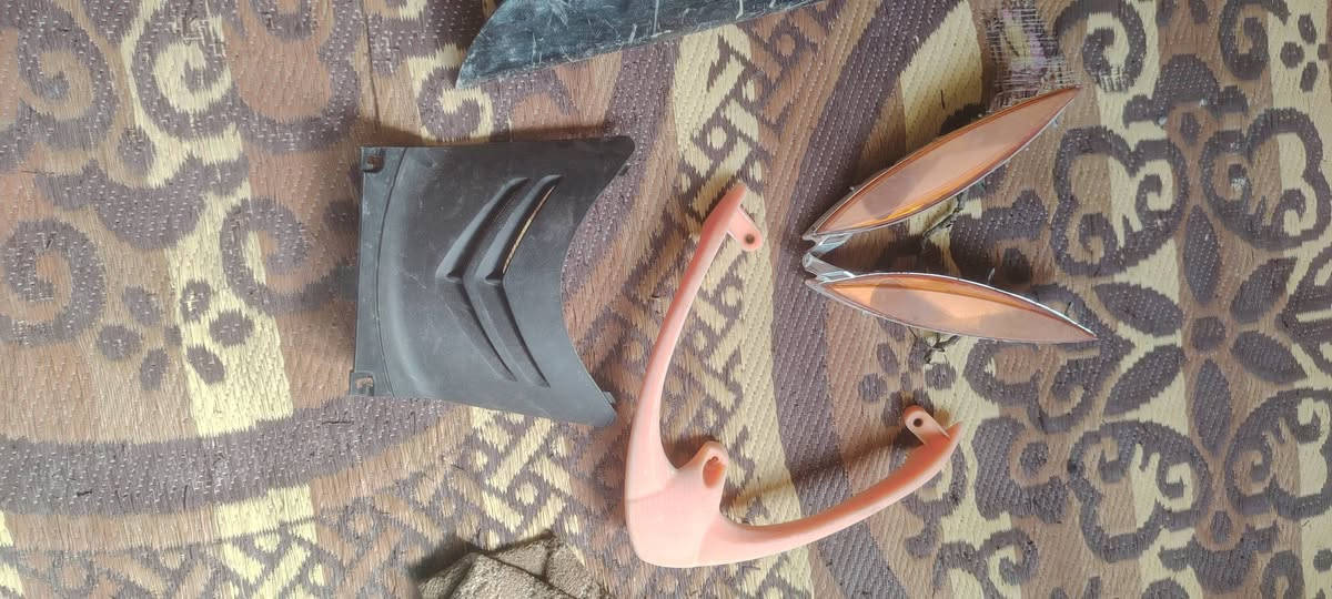 كفرات ماكس أصلي يرادلهن صبغ ب20قفل+كفرات بلويس اصلي هم يرادلهن صبغ ب30قفل +كابريته عكسيه  اصلي ب40قفل +سبايدر واشاير اصلي ب10 *********** مكاني كربلاء حي العامل يم مجمع الباقر
