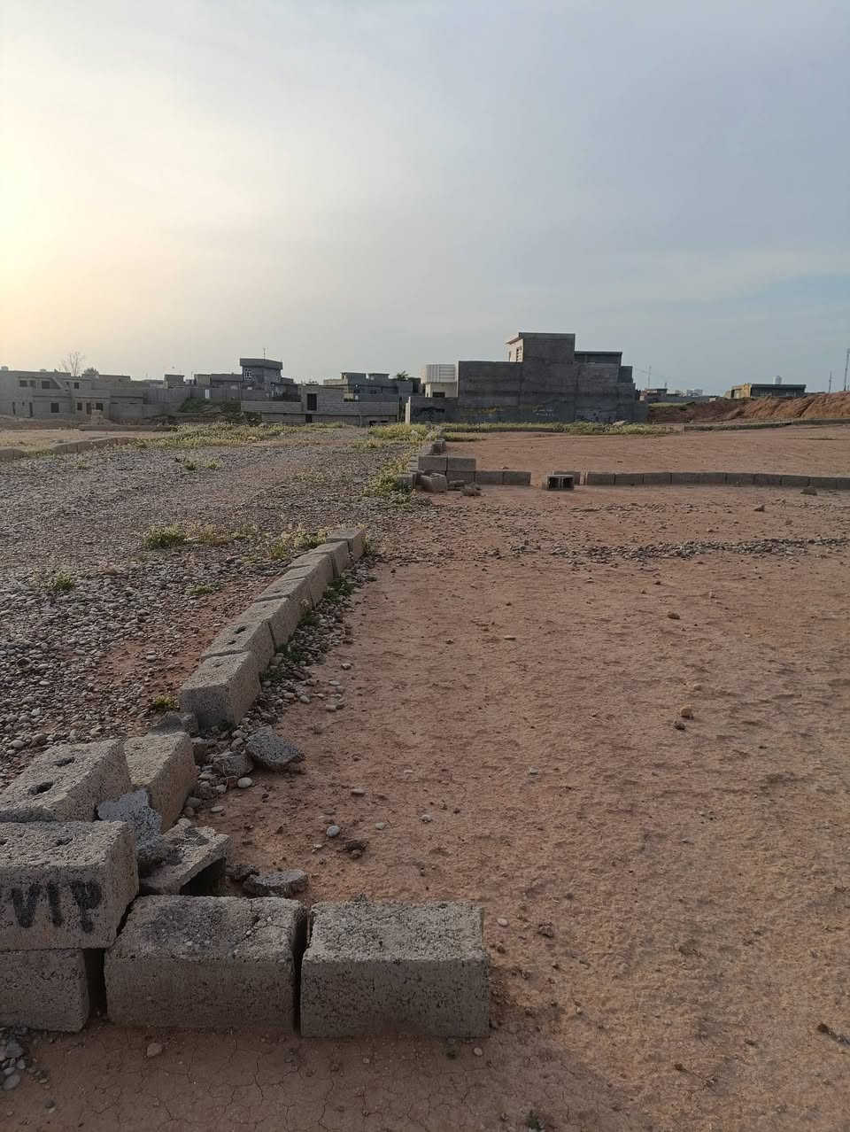 قطعه للبيع حي الشرطه خلف جامع مالك الملك بنص البناء 200متر سعر 10وبيها كل المجال لان محتاج
***********
