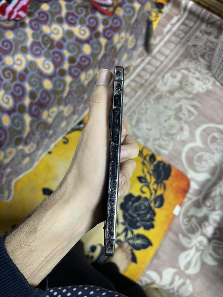 ايفون 12 برو ماكس 256 بطاريه 71 ضهر مكسور وشاشه مبدله وبيها هاي النقطه السوده وفيس ايدي واكف الباقي مكفول كله شغال شاصي شويه طايح لونه سعره 250 / ***********
