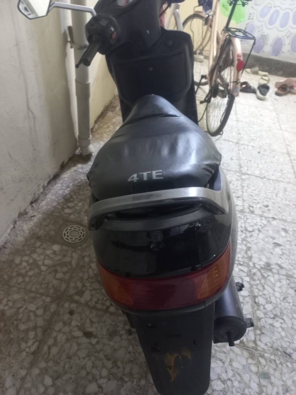 السلام عليكم دراجه فراشة للبيع او المراوس الدراجه مامفتوحه وكلشي بيهة شغال للستفسار التواصل ***********
