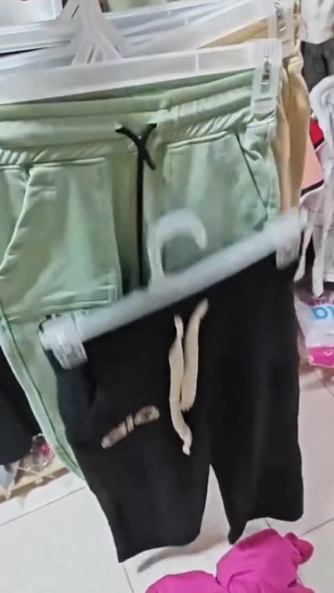 بناطيل بناتي وولادي 
مقاسات من ٦ ل ١٢ سنة 
موجودين  ف محل مزايا فاشون  
محل مزايا فاشون ف شارع دكتور اشرف طبانة من ناحيه شارع الثورة


**إذا كنت صاحب هذا الإعلان وتريد حذفه لأي سبب، رجاءا أرسل رسالة إلى الدعم الفني**