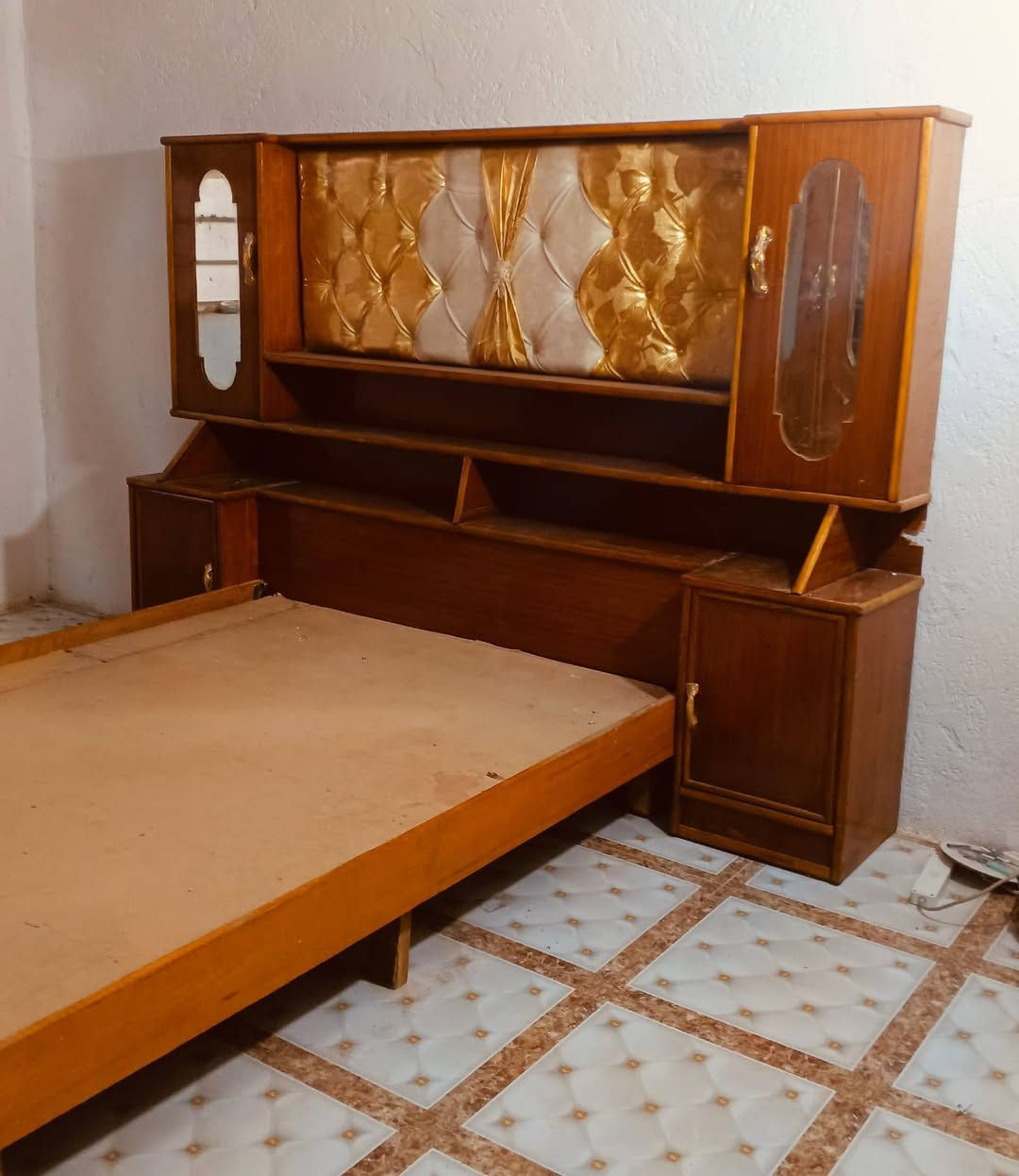 غرفه ٦ صاج عراقي  نظيفه مصبوغه كامله...السعر ب430..شراي يتصل ***********..توصيل اكو..
