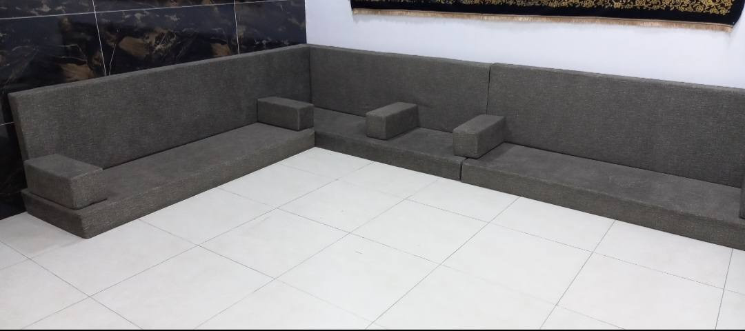 ديوان أرضي جديد وغير مستخدم
٣ قطع   ارضية و٣ قطع ظهر 
مع لولة عدد ٦ 
قطعتين  مترين و ٥  سم 
وقطعه واحدة متر و٩٥ سم  
ارتفاع عن الارض ١٦ سم 
سمك الظهر ١٠ سم  عن الحائط
عرض ال لولة ٢٠  سم 
نوع الاسفنج   اسفنج تخم عربي  درجة أولى    ضغط عالي    والقماش باربي درجة أولى مميز قماش خاص مال ديوان  بالحقيقة اللون أحلى اللون زيتوني طوخ 
السعر ٣٠٠ وبي مجال بسيط 

المكان الحرية


**إذا كنت صاحب هذا الإعلان وتريد حذفه لأي سبب، رجاءا أرسل رسالة إلى الدعم الفني**