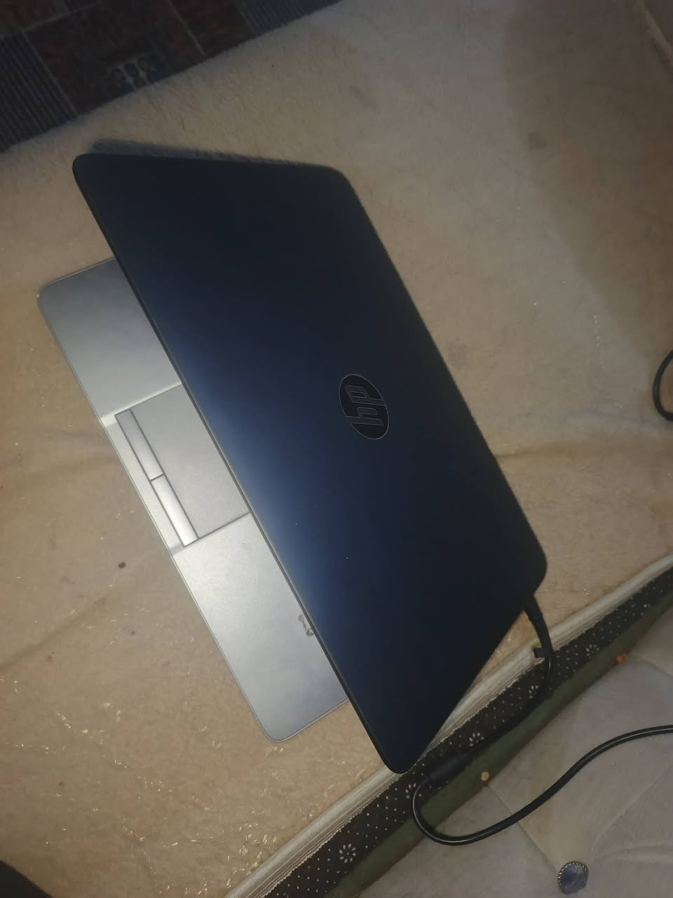 للبيع hb نضيفه موصفاته موجوده بل صور 
شخط مابيه وياء شاحنه أصلي وبطاريته أطول ساعه أقل 
حجم شاشه 14 سعره 120 وبيه مجال رام 8 
***********
