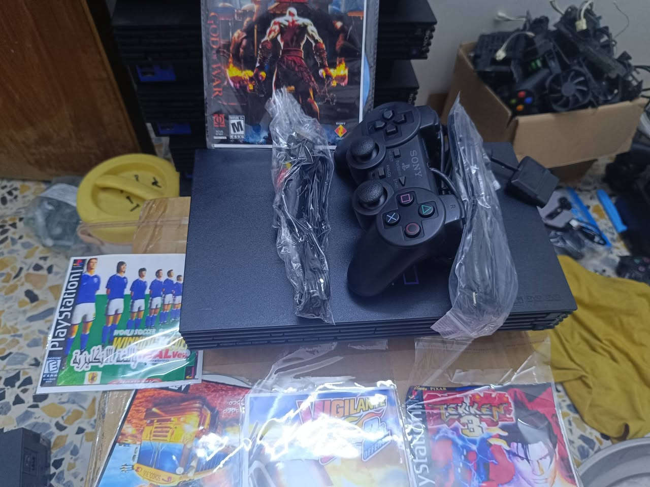 جهازين بلي2 فري ريجن واحد اسود شفاف موديل 50000ولثاني موديل 39 الاجهزه نضافتهن 90 كامل كل ملحقاته مع كل جهاز 10 اقراص بلي2 وبلي1 سعر الجهاز65 الف نهايته.***********
