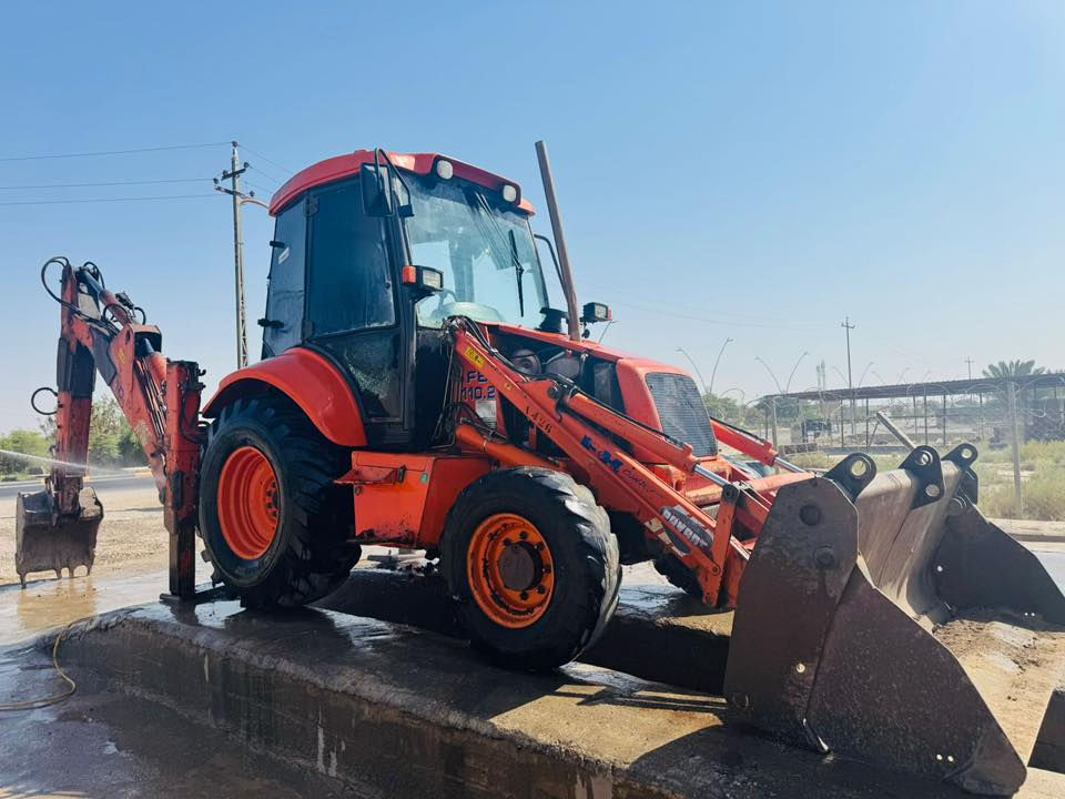 حفار هيتاشي Gsb محرك كير مكفول جاهزه للعمل رقم سليمانيه اسمي السعر 160$ وبيه مجال ***********
