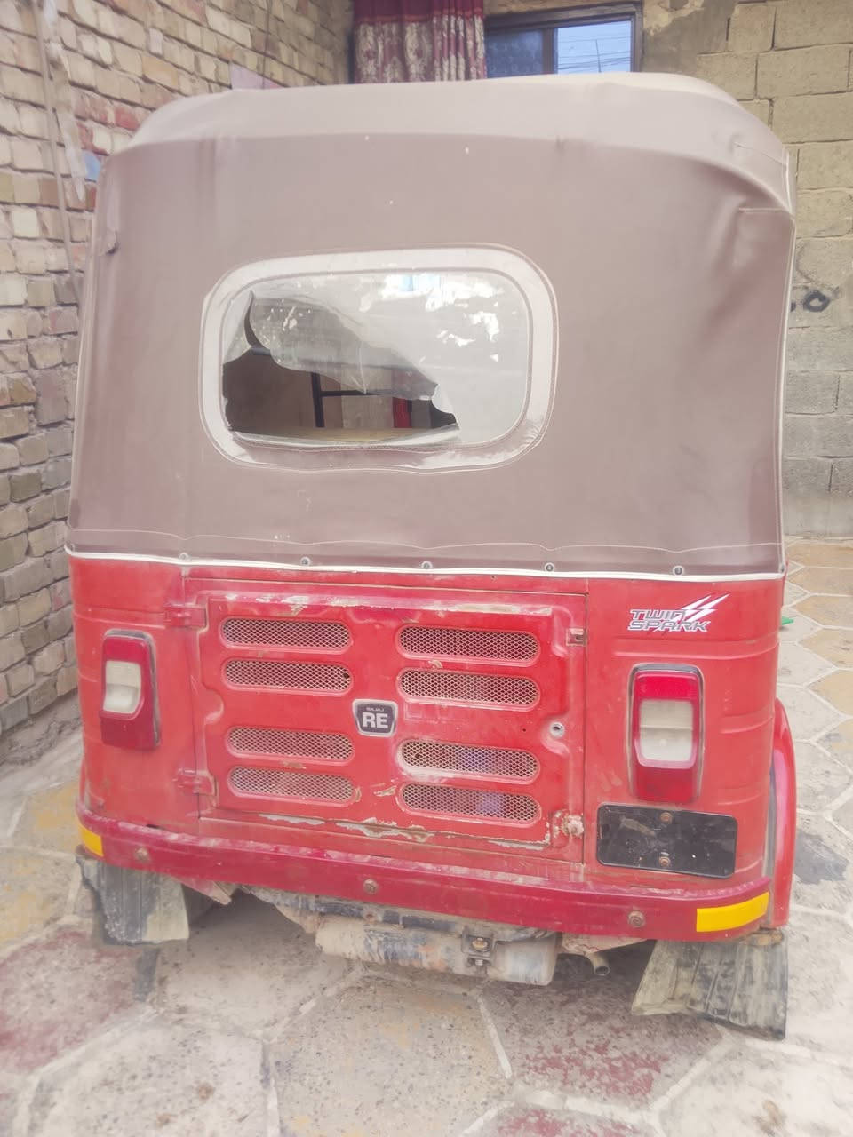 تكتك 18الشهر 9 رقم وسنويه  مجفته لاتنقيص ولاتبخير  عوزه بس كهربائيات  
وتخم تايرات وكبل لشارع   
السعر نهايته 5 مليون و350
مكاني بغداد 
 ***********
