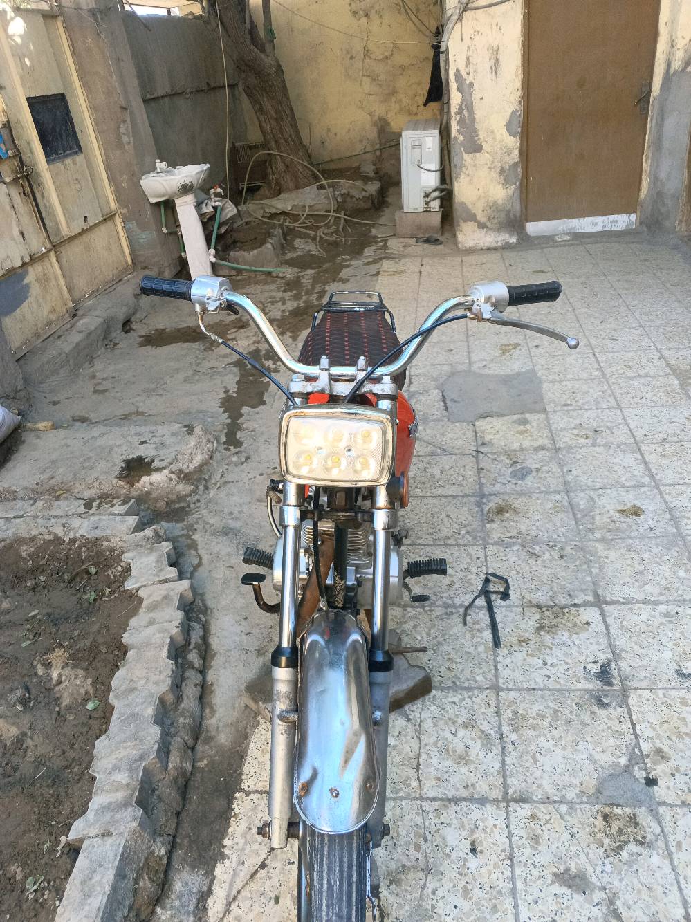 سلام عليكم . دراجه ايراني ادوات ضايعه اوراقهه مكفوله من السرقه . دراجه مكينتهه خرسه دبلات شغاله شلعه ومعدل مكفوله من التبخير والنضوح . سعرهه 325 وبيهه مجال للشراي مكاني  بصره خمسه ميل  ***********