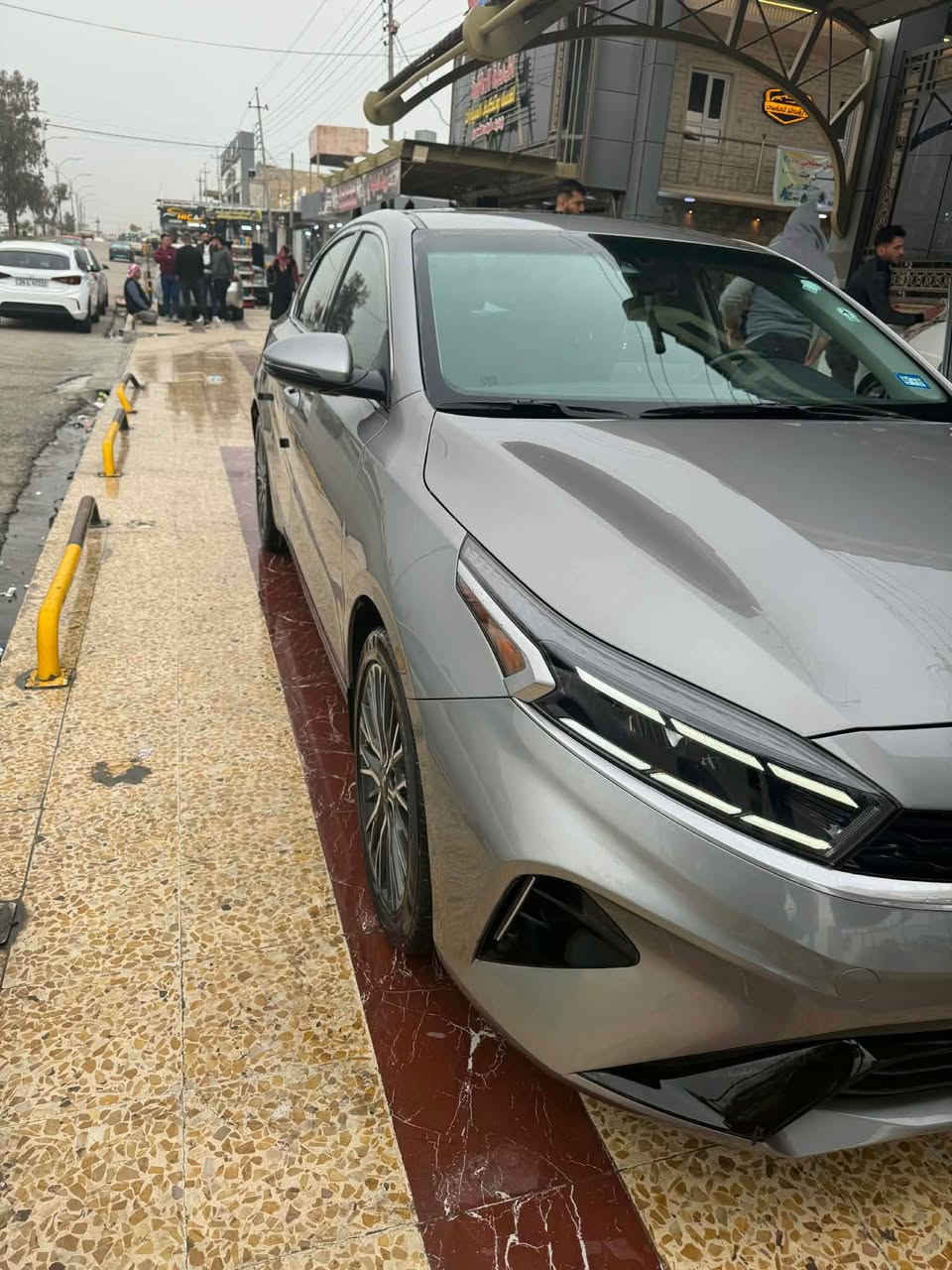 فورتي 2023 
محرك 20دوش
ماشية 27ميل 
فول مواصفات
تدفئة كشنات  +استيرن 
فتحة سلايت 
وباقي المواصفات المعروفة 
والسيارة كلش نظيفة 
الضرر تبديل باب الخلف عكس السايق بدون ايرباك 
للتواصل ع الرقم ‭0770 424 8690‬ موصل, نينوى
