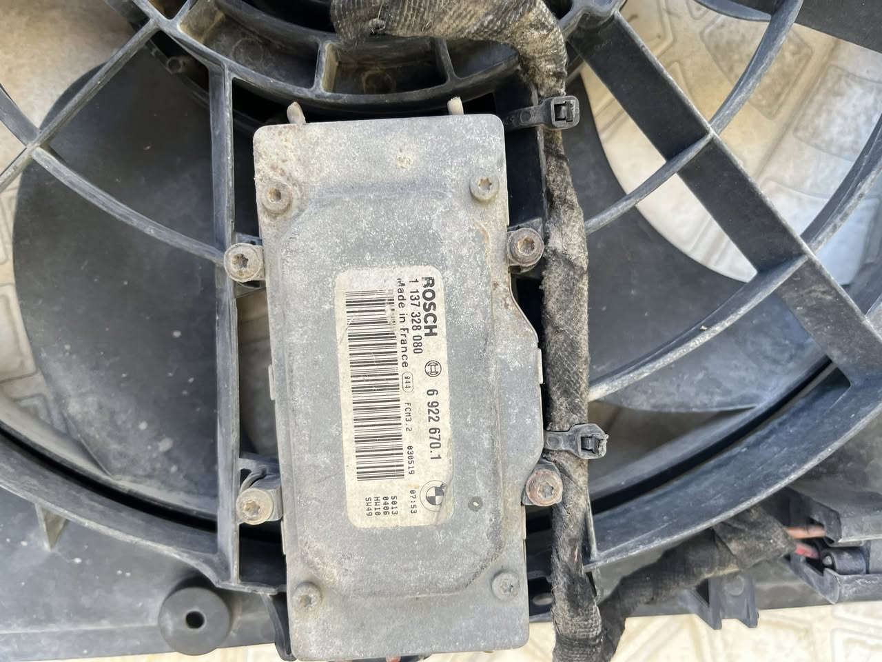 پانکەی کارەبایی.
ئەم پانکەیە بۆ فرۆشتن بیلادی شەریکەی bmw بوشی ئەڵمانی.

بۆ چاوو برۆو سەقەڕو E34 ئەبێت.

زۆر زۆر مەزبوتو بێ کێشەیە لەسەر سەیارەی خۆمان بوە
بە هەمو شەرتێک ئەیفرۆشم.
نرخ: ١٠٠ هەزار
ژمارەی تەلەفون:
0770 698 2582
