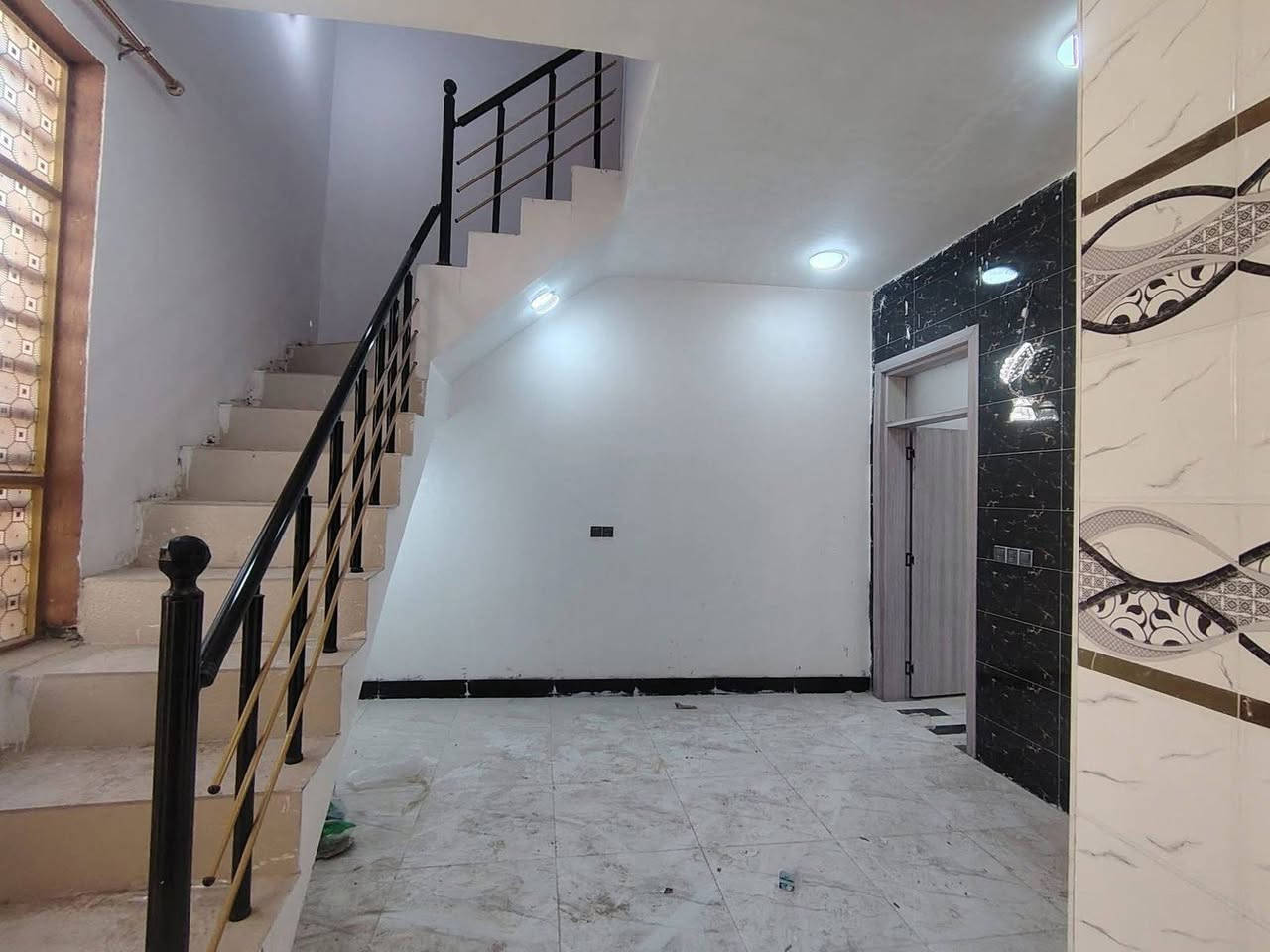 دار لرهن ،، مقابل ملحق قرية الغديربمساحه 60 متر سعرهد الرهن 8مليون فقط

✅ #طابو_زراعي_سند_25_ 

مواصفات البناء:

غرفة نوم وصاله ومطبخ صحيات 

بناء مرتب (أساس + سقف كونكريت + طابوك)

أرضية بورسلين أبو الـ 60

الخدمات

ماء كهرباء مدارس سوق تبليط مولد

للاستفسار والاتصال:

*********** النجف, العراق
