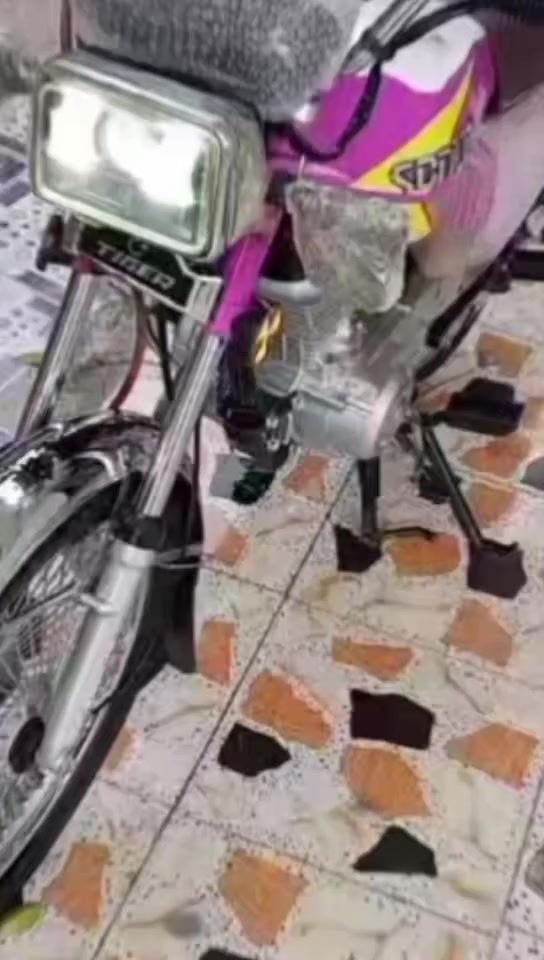 سلام عليكم دراجة للبيع  موديل 24 مكفوله كفاله عامه أوراق كامله مكان واسط   الصويرة ***********   سعر خاص
