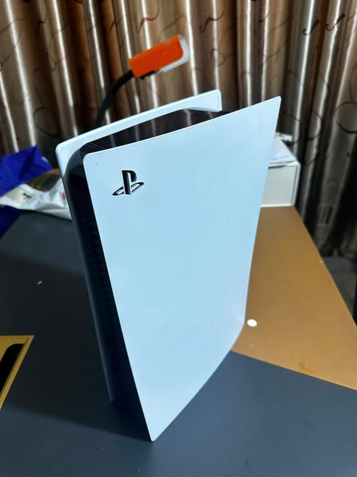 🎮 للبيع: PlayStation 5 إصدار 2020 (نسخة الأقراص)

🔹 سعة التخزين: 825GB SSD
🔹 الجهاز بحالة جيدة ويعمل بكفاءة.
🔹 المحتويات:

* 🎮 جويستكين.
* 🎒 حقيبة خاصة بالجهاز.
* 💿 FIFA 23.
* 💿 GTA V.
* 🔌 جميع الأسلاك.

💰 السعر: 765,000 دينار عراقي (قابل للتفاوض بالمعقول).

📍 الموقع: بغداد – حي حطين.

📞 للتواصل: ***********

✅ يوجد ضمان شرط الفحص .
