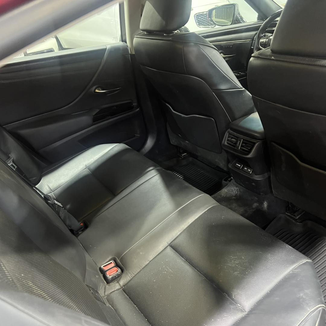 السلام عليكم 🚗✨

للبيع
🔹 لكزس صالون ES300h
🔹 موديل 2022
🔹 رقم بغداد
🔹 ماشيه 64 ألف كم

المواصفات:
▪️ فول مواصفات
▪️ بانزين هايبرد (اقتصادي بالوقود)

الملاحظات:
▫️ حادثة: جاملغ + بنيد
▫️ بدون أي دواخل

💰 السعر: 290$$$

📍 مكان السيارة: بابل

📞 للاستفسار:
📱 رقم الأثير: ***********
اسيا ***********
