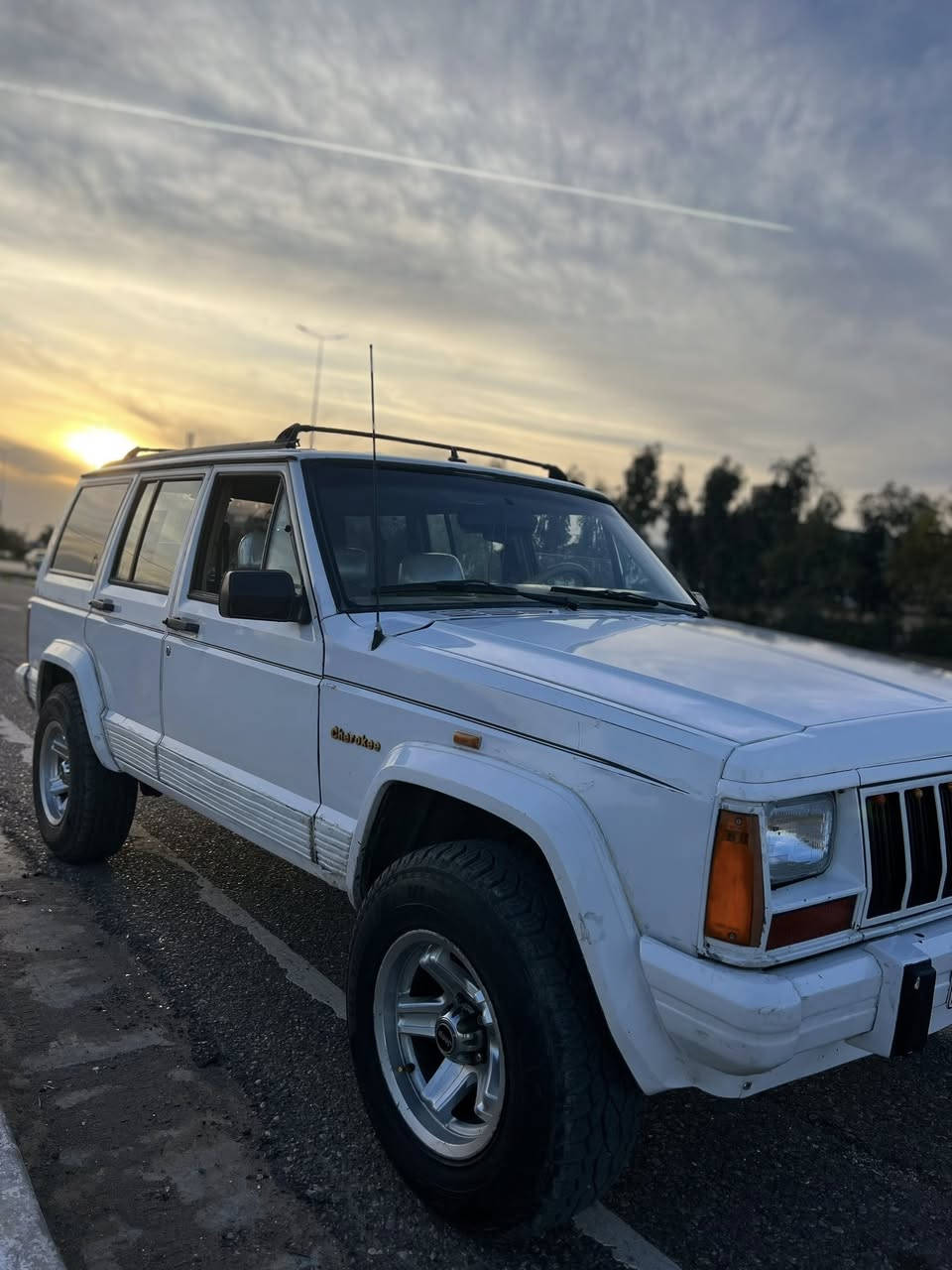 سلام العليكم
سياره جيب شيروكي موديل ١٩٩٢
نص جملغ صبغ باقي كله علي بلاد 
سياره حلوه و نضيف 
سنويه جديد 
بطاقه بنزين موجود
كير اوتو 
كير و محرك بلادي بالشرط
سياره جاهز مابي اي نقص
شرط تحويل 
سعر 54 بي مجال للطيبين

***********
***********
