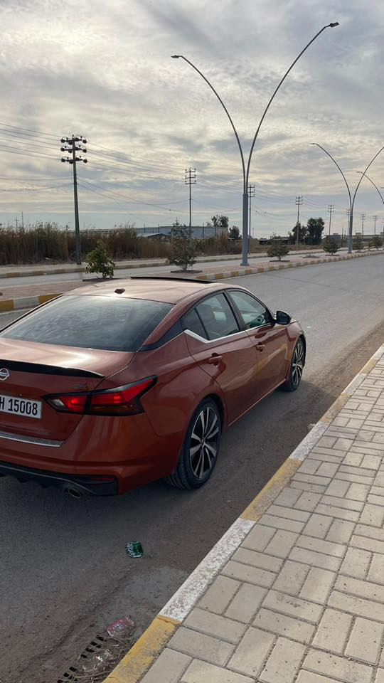 السلام عليكم نيسان التيما للبيع 
الفئة SR موديل 2020
السياره فول مواصفات 
بصمه ،فتحة سقف ،رادارات محيطيه ،كشنات جلد ،محرك 4سلندر 2.5، تحديد مسار ،نقطه عمياء ،مقاعد تدفئه ،تحكمات استيرن ،گير 8سرعات وبعد بيها مواصفات محرك گير بشرط سياره نظيفه جدآ تخم تاير جديد
السياره وارد امريكي ضررها قطعه واحده فقطه (جاملغ خلفي )
رقم الشاصي مرفق بالمنشور ماشيه 174الف كيلو متر 
رقم دهوك سنويه جديده. مكان السياره الانبار(الرمادي )
سعرها 168وبيها مجال بسيط 
غير متواجد على الفيس وهذا رقم صاحب السياره 
  
‭0780 800 9006‬
