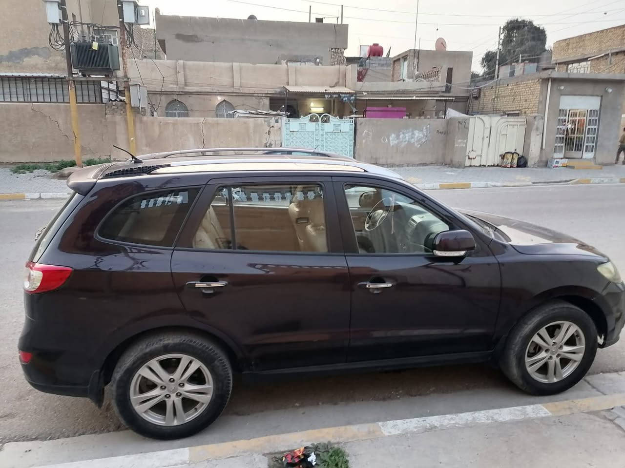 السلام عليكم من رخصت الادمن سنتافيا خليجي ٢٠١٢ للبيع أو المراوس حسب القناعة بسورنتوا سبعة راكب أو للبيع السعر ١٤٥ السيارة نظيفة وخير من الله تعتبر فول بالمئة مالتها هواي مواصفات بيها الجناي يعرفهن السيارة ٤ سلندر سبعة راكب محرك ٢٤٠٠ بصمة تشغيل خمس بصمات أبواب براد كامرة أصلية جرس سرعة وهواي تفاصيل الشراي يتصل ويدلل المكان بغداد الشعب بيها طخة بسيطة بخشم البنيد على العموم الشراي يجي ويشوف افظل من الصور الاتصال على الرقم ***********  أبو ليث
