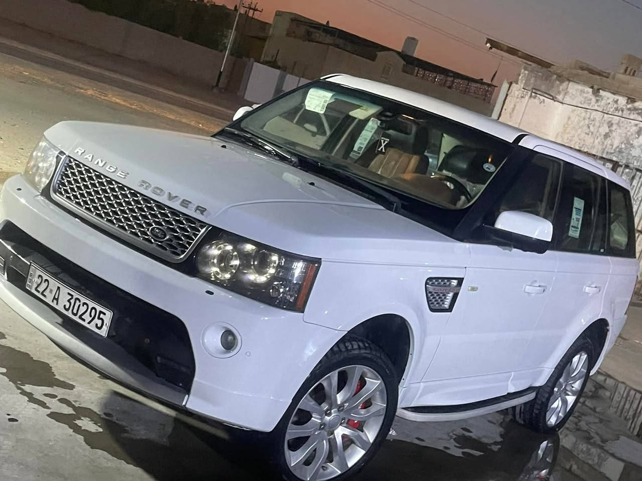 السلام عليكم
   Range Rover Sport 2012 HSE
وكالة Sardar
.  رانج روفر سبورت 
. خليجي 
. وكاله  
.2012
. 170km 
. V8 5.0   HSE 
. سوبر  
.  كير. محرك. صدر. جكات  كفاله 
. فول مواصفات معروفه مالت الرانج2012
. بدون حادث  (كفالة عامة شرط) 
السيارة استخدام كلش خفيف . نضيفة  
. العده والعدد والاسعافات كلا بلادي سبير بلادي 
. الكتلوك معلومات السياره بلاديه

. عنواني بصرة 
***********   ترهم بيع او مراوس حسب…..
