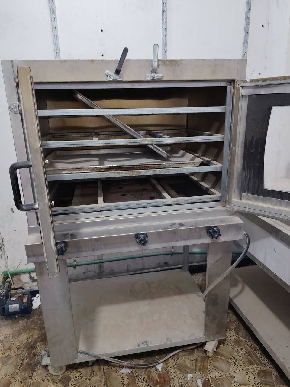 السلام عليكن فران للبيع
***********
