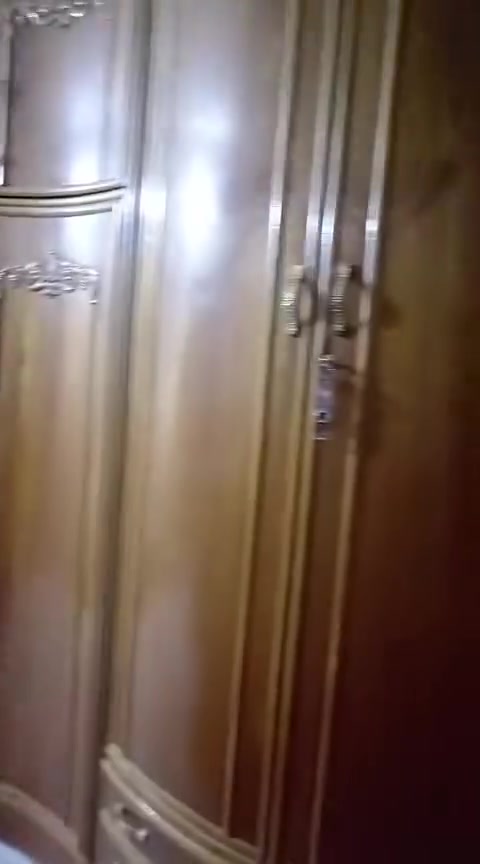السلام عليكم غرفة نوم للبيع  تزگام نظيفة اي ضرر مابيهة السعر  ب 525وبيهة مجال قليل
مكاني كربلاء حي الغدير ***********
