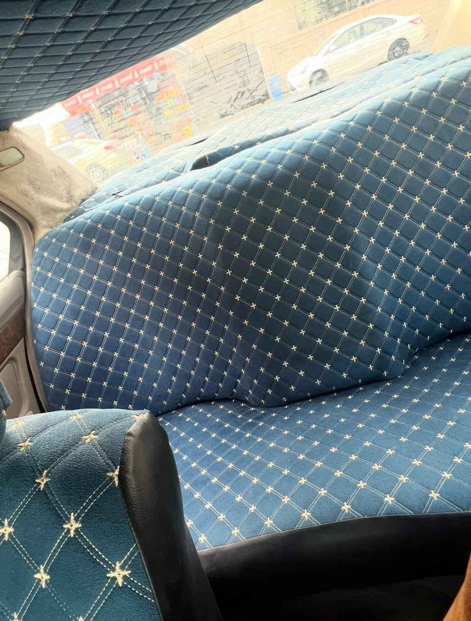 سلام عليكم 
‏. BM 535 كير اوتو موديل 1991 اصل
 السيارة جاهزه مابيها اي نقص ما مقصر عليها بشي
محرك كير حدادية شلعه نضافه خير من الله 
.
غرفة نضيفة كامله ودوشمة 
تخم تاير جديد
باتري جديد ضمان
لايتات زنون ضمان
فتحة سقف طكتين
كشافات ضباب 
كروز سرعة
نضام سبورت شغال
الرقم الجديد بغداد 
سنوية وهزه جدد بأسمي تحويل ثاني يوم
السعر 60 وبيها مجال قليل
*********** رقمي
مكاني بغداد
