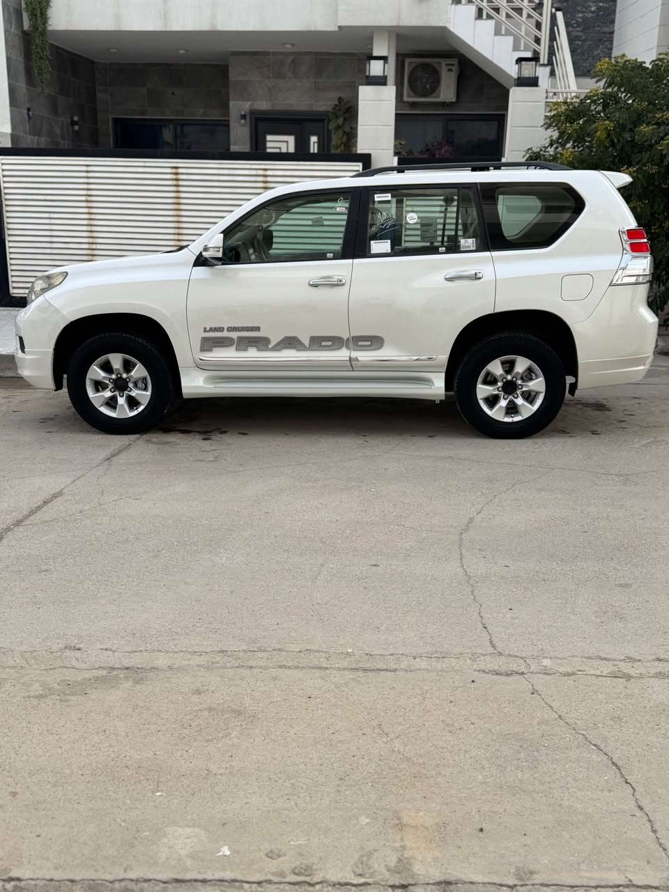 كوردى +عربي
سلام عليكم 
تويتا برادو TX موديل 2010
به س بونيتى سبوغه 2 تعديل ساردى هه يه 10سم
زور خاوينه 138 هه زار روشته وه 
مكينه 4 پستونه  2.7L
مواسه فاته كانى 
3 سى ريز كوشنه 
تبريد مركه زيه
كوشنه كانى جلده 
هوك + حه ساس دواوه + كاميره + شاشه 
ئاوينه شفته + ئاوينه ايشاره ته 
سه لاجه + ABS + ده بل اكسله 4X4
شوين كه ركوك 
نرخى 190$ مجاليكى كه مى هه يه 
***********
***********

السلام عليكم 
برادو TXللبيع موديل 2010 جديد ماشي 138
بس بونيد صبغ و بي مكانين تعديل بارد 10 سم
محرك 4 سلندر 2.7L 
تبريد 3 قطع 
7 راكب
كشنات جلد بلادي 
هوك خلفي 
حساسات خلفيه 
مخرج كهرباء
مري شفط 
اشاير بلمري 
كامره خلفيه + شاشه
سلةجة    ABS
دبل اكسل 4x4 
مواصفات البرادو المعروفة
سياره كامله ونضيفه مابيها كل نقص 
سعر 190 وبيه مجال بسيط
مكان كركوك 
رقم موبايل ***********///*********** كركوك, العراق
