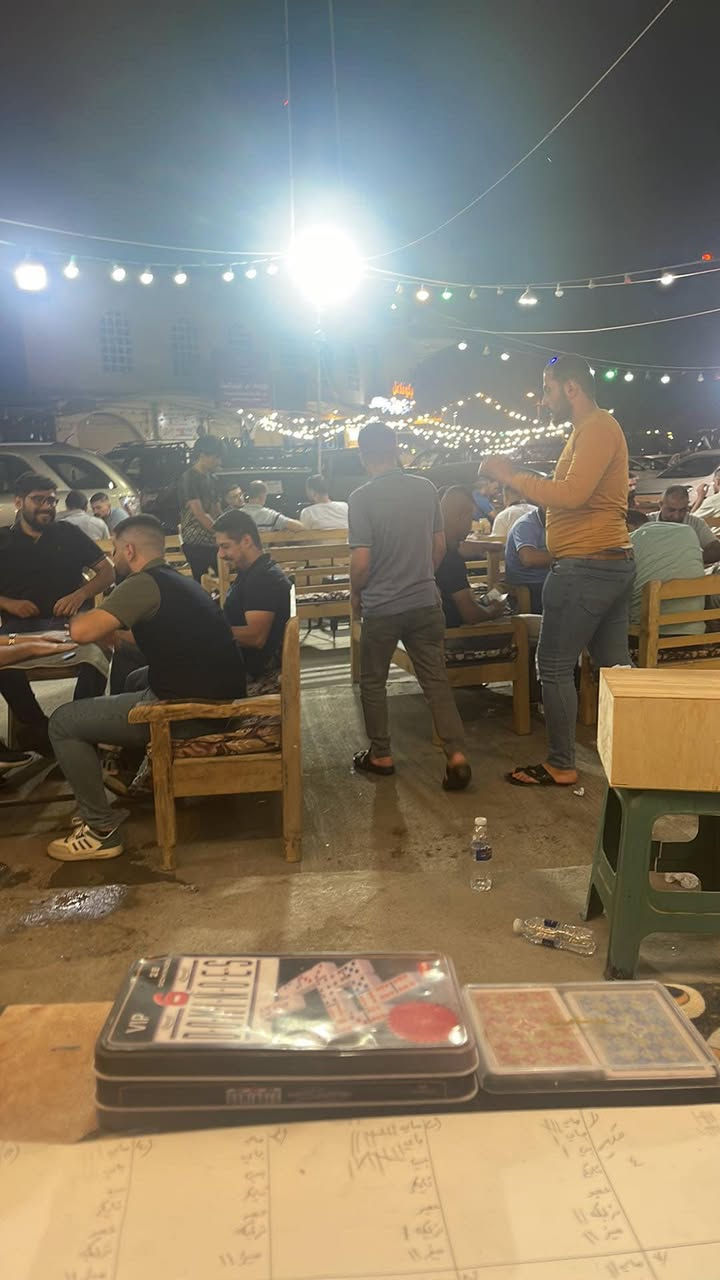 سلام عليكم اخوان عندي مقهى ومطعم في كورنيش الجسر العتيق للبيع بسعر مناسب موقع مميز معى كافت ملحقات فقط تنضيف وفتح المقهى صارلو ٩اشهر معزل المكان ركن في الكونيش على الشارع العام وبقيت التفاصيل خاص 
الاتصال ***********
