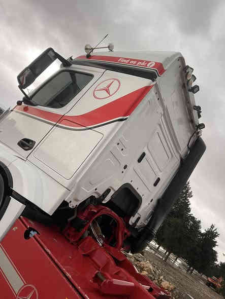 actros. 3258. 2016.   سيارة جديد مقفول هو المواصفات عنوان السليمانية ***********
