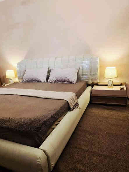 غرفة نوم تركية درجة اولى مستعملة 
ملحق اضافي مع الكنتور
الخشب نوعيته جداً قوي وثقيل مو مثل الغرف السوگيات
الغرفة بيبانهه 3 اشكال بابين دفتري وباب سلايد وباب عادي للملحق 
نظام انارة داخلية بميز المرايا وبالكومديات 
قفل حديد نظام برغي وچوي يعني متتأثر بالفتح والشد 
تحتوي على مخبأ بالميز ورفوف سلايد داخل الميز
+ مخبأ بالكومديات
سرير مخزن هايدروليك
(سعر الغرفة بالجديد 20 ورقة)
عنواني بغداد المشتل
للتواصل خاص أو اتصال
*********** موجود واتساب فقط!
هذا رابط تفاصيل الغرفه بـ گوگل 👇👇
https://arkanallqasr.com/%D8%BA%D8%B1%D9%81-%D8%A7%D9%84%D9%86%D9%88%D9%85/%D8%BA%D8%B1%D9%81-%D9%86%D9%88%D9%85-%D9%83%D8%A7%D9%85%D9%84%D8%A9/%D8%B7%D9%82%D9%85-%D8%BA%D8%B1%D9%81%D8%A9-%D9%86%D9%88%D9%85-%D8%A8%D8%AA%D8%B5%D9%85%D9%8A%D9%85-%D9%81%D8%AE%D9%85/
