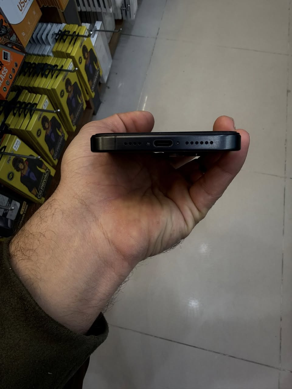 15 بروماكس ذكره 256 بطاريه 89 مبدل شاشه وصط***********سعر 750 وبي مجال
