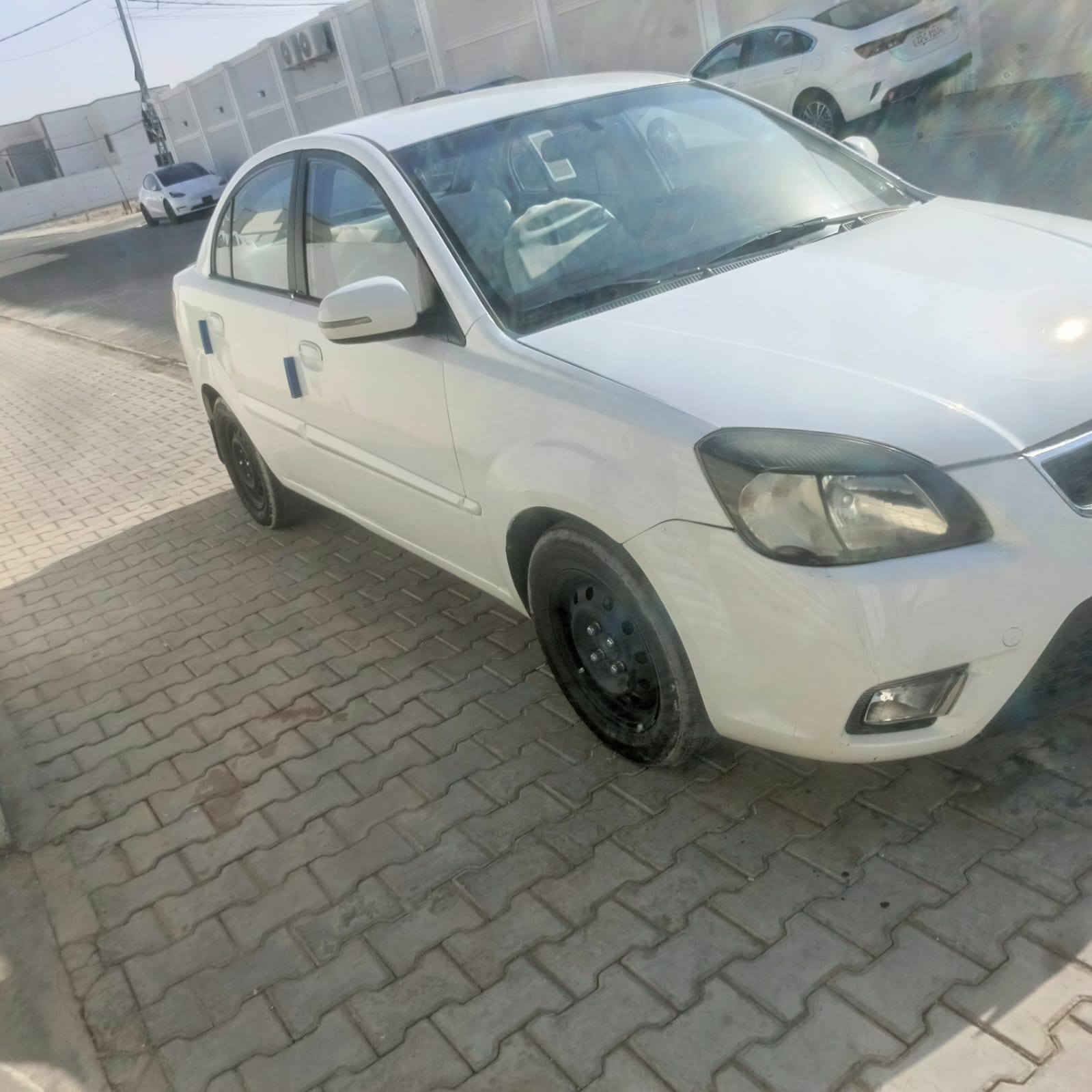 كيا ريو 2011
سياره بيه 3 صبغ 
محرك كير مكفولات
محرك 4 سلندر 1600cc
مواصفات عاديه 
بسم شركه حسين عثمان
مكاني نجف 
السعر 77 وبيه مجال 
للتواصل ***********
